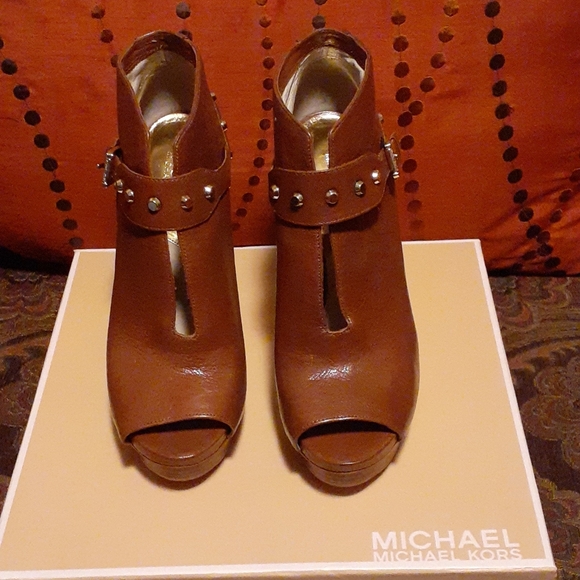 MK Booties - Picture 1 of 8